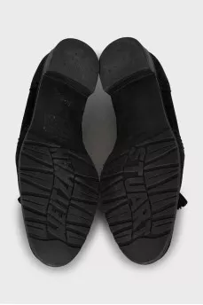 Suede loafers decorated with tassels