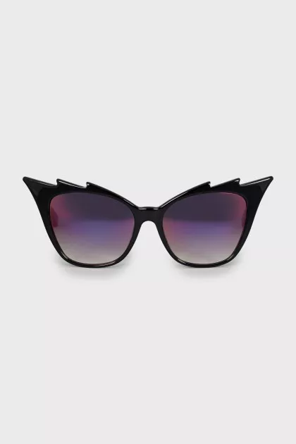 Sunglasses with a figured frame