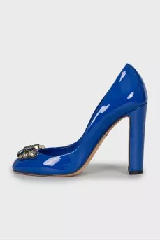 Patent leather shoes with crystals