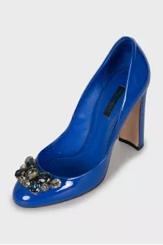 Patent leather shoes with crystals