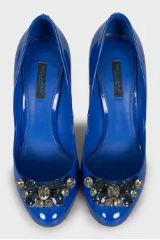 Patent leather shoes with crystals