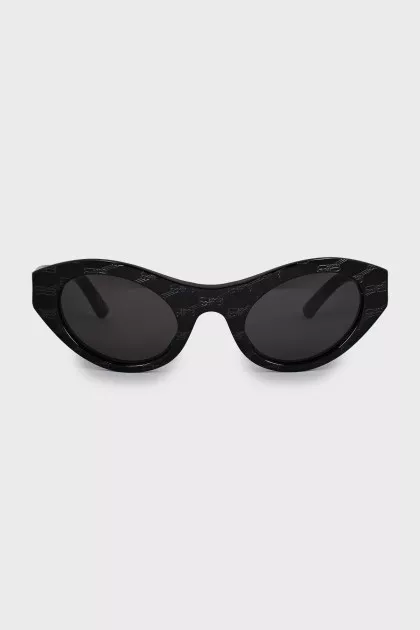 Oval sunglasses with engraving