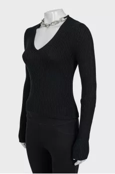 Pullover decorated with a chain with crystals