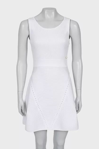 Fitted white dress with perforation