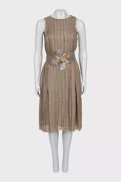 Pleated dress decorated with feathers