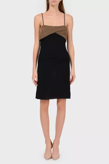 Dress with an insert on the chest