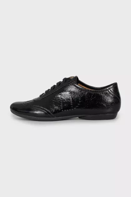 Leather lace-up shoes with perforation