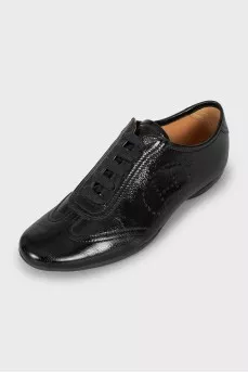 Leather lace-up shoes with perforation