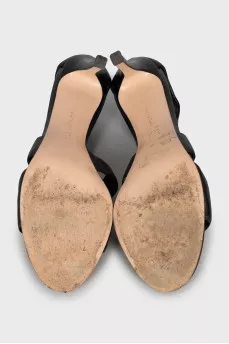 Sandals with leather uppers