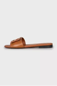 Leather flip flops with buckles