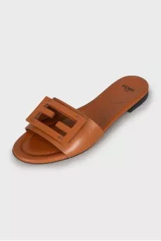 Leather flip flops with buckles