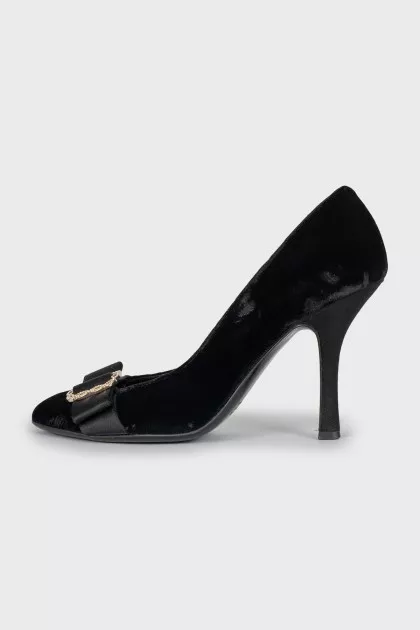 Black velvet shoes