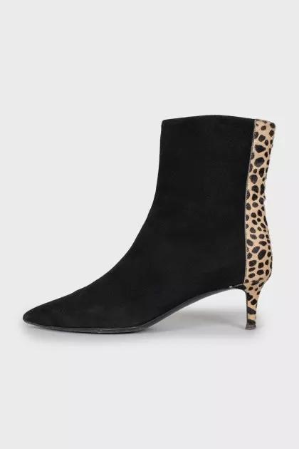 Suede ankle boots with animal print