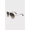 Aviator sunglasses with thin frame