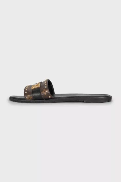 Slippers with signature print