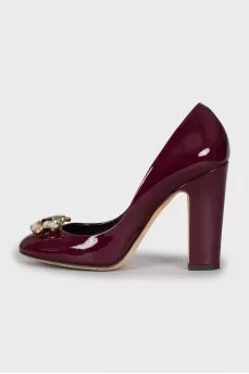 Patent leather shoes with crystals