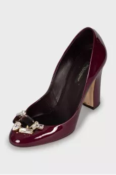 Patent leather shoes with crystals