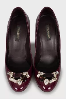 Patent leather shoes with crystals