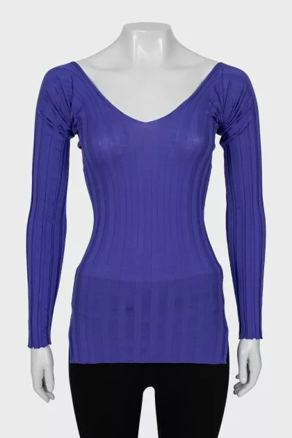 Fitted top with slits