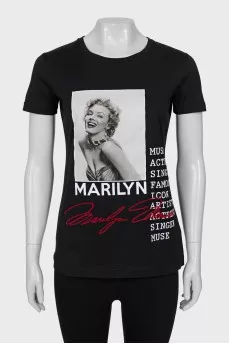 Straight black t-shirt