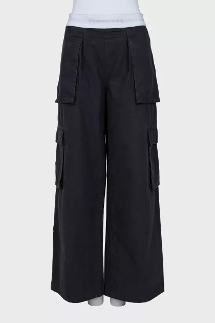 Mid-rise trousers with patch pockets