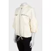 Windbreaker with zipped pockets