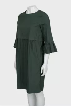 Green dress with short sleeves