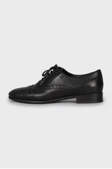 Lace-up shoes with perforation