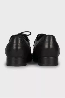 Lace-up shoes with perforation