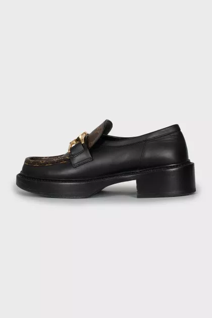 Leather loafers with signature print