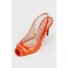 Lacquered sandals without fasteners