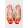Lacquered sandals without fasteners