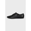 Leather shoes with almond toe