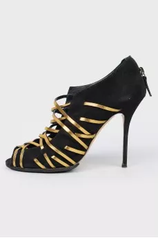 Sucks with golden leather weave