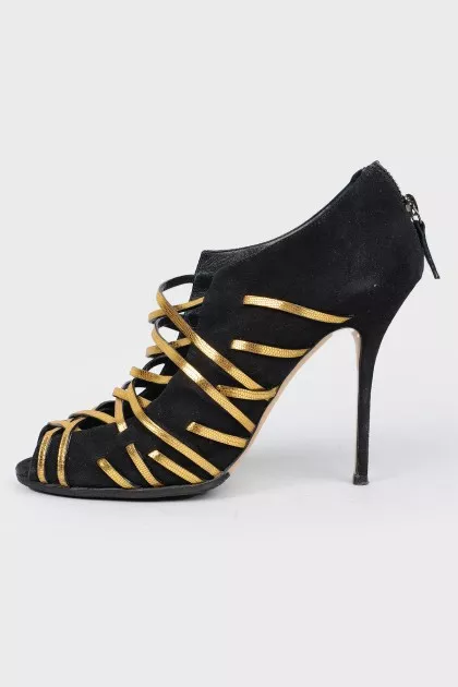 Sucks with golden leather weave