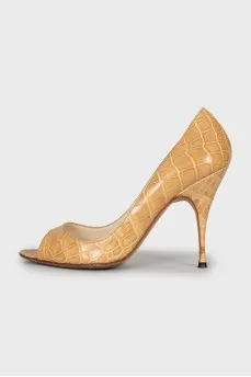 Beige open toe shoes