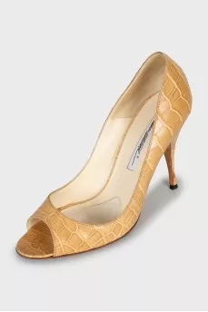 Beige open toe shoes