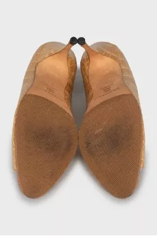 Beige open toe shoes