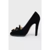 Velvet shoes with tassels in front