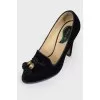 Velvet shoes with tassels in front