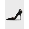 Suede pumps with removable decor