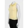 Cashmere top decorated with necklace