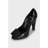 Leather shoes with decor