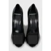 Leather shoes with decor