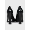 Leather shoes with decor