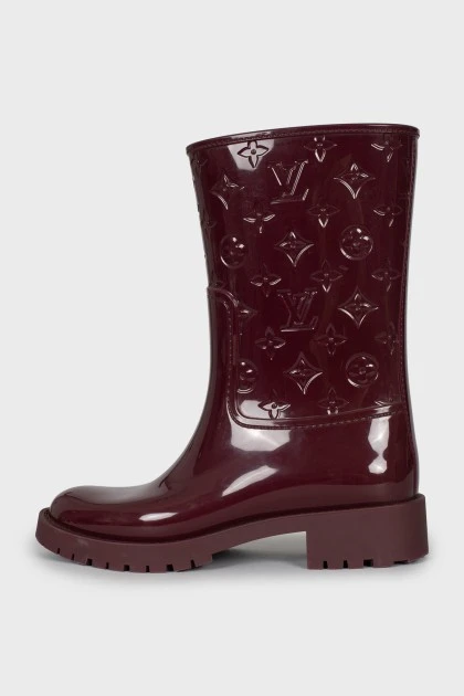 Rubber boots with branded embossing