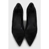 Suede pumps with a figured heel