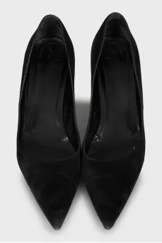 Suede pumps with a figured heel