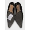 Suede pumps with a figured heel
