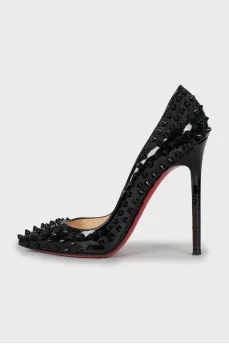 Patent leather shoes decorated with spikes